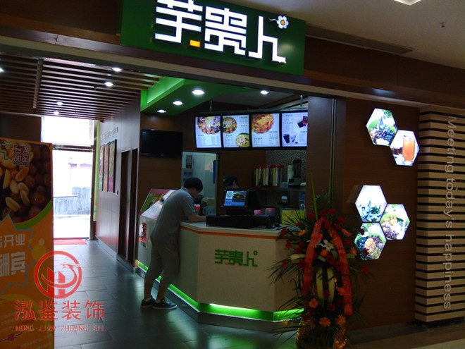 关于合肥好的甜品店装修,公司设计师要在前厅、后堂、灯光处理等各个方面都要进行细节