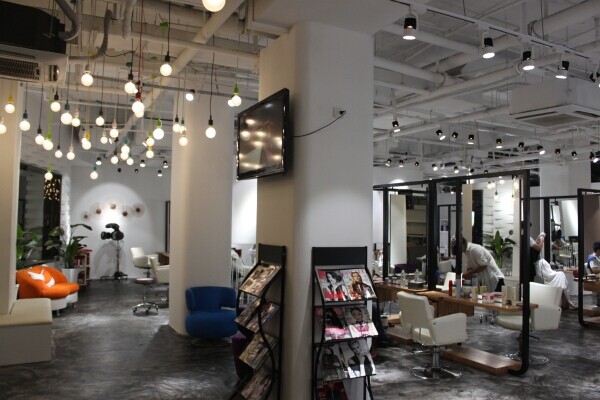 现代风格理发店装修实景效果展示-美发沙龙装修 方案1